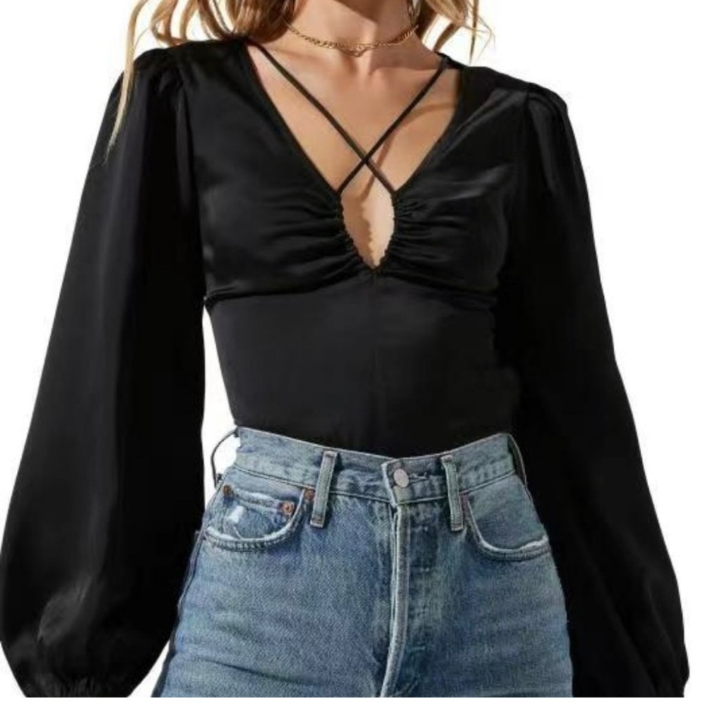 ASTR the Label Black Keyhole Cutout Top Size Small New with Tags!